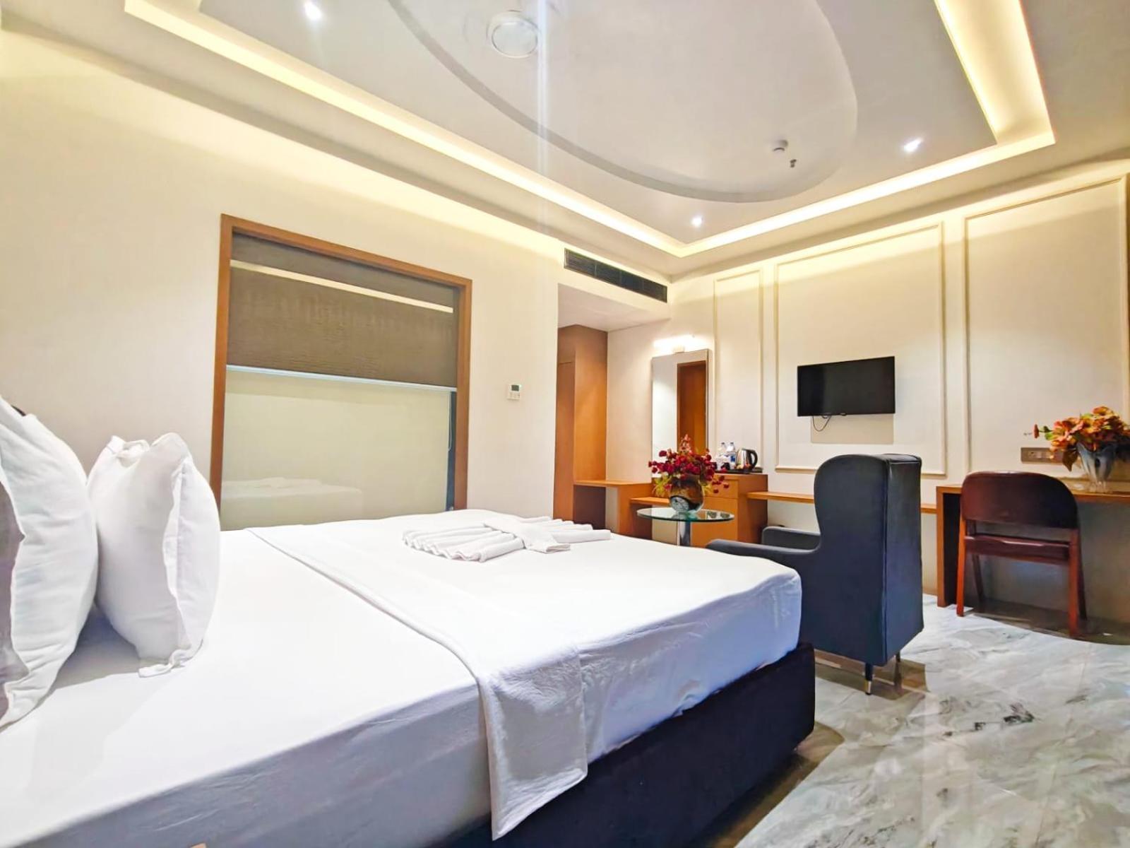 The S Crown Somnath Hotel Exterior photo